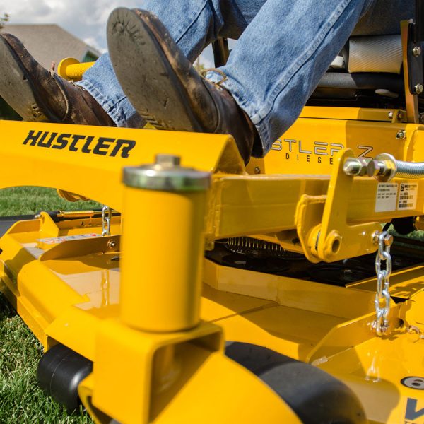 טרקטורוני כיסוח תעשייתיים של האסטלר - דגם Hustler Z Diesel