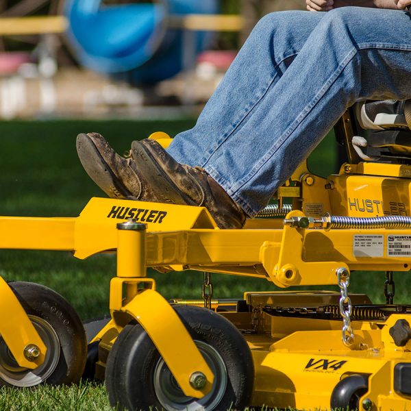 טרקטורוני כיסוח דשא - דגם HUSTLER Z DIESEL